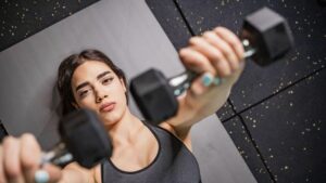 Read more about the article Beginner workout plan: Gym vs home